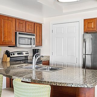 Marriott's Grande Vista — Sample Kitchen With Barstools