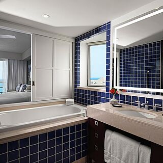 The Westin Lagunamar Ocean Resort Villas & Spa — Sample Bathroom