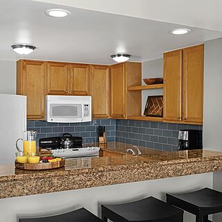 Marriott's Monarch at Sea Pines — Sample Kitchen With Barstools