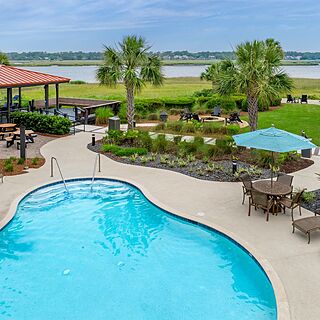 Marriott's Harbour Point and Sunset Pointe at Shelter Cove &mdash; Hot Tub Near Gazebo and Grills