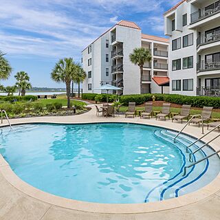 Marriott's Harbour Point and Sunset Pointe at Shelter Cove — Hot Tub With Loungers