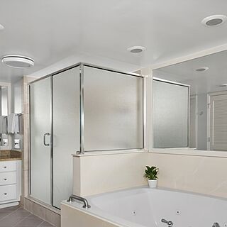 Marriott's Harbour Point and Sunset Pointe at Shelter Cove — Sample Bathroom
