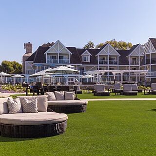 Carlsbad Inn Beach Resort — Sunbathing Lawn