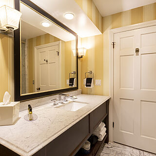 Carlsbad Inn Beach Resort — Sample Bathroom