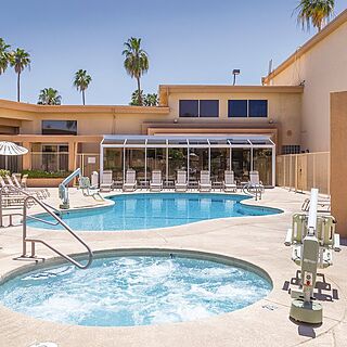 WorldMark Palm Springs - Plaza Resort and Spa — Outdoor Pool and Hot Tub