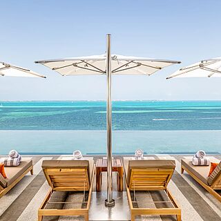 Hotel Mousai Cancun — Infinity Pool View