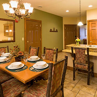 Westgate Smoky Mountain Resort & Water Park — Sample Dining Area