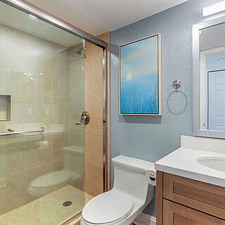 Hilton Vacation Club Charter Club Naples Bay — Sample Bathroom