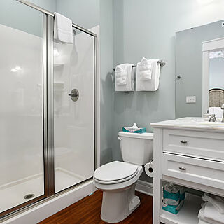 Branson's Nantucket — Sample Bathroom