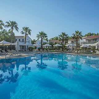 Golden Coast Hotel & Resort — Pool