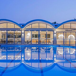 Golden Coast Hotel & Resort — Pool