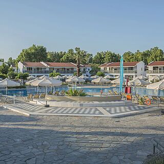 Golden Coast Hotel & Resort — Exterior