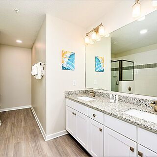Vista Cay Resort by Millenium — Sample bathroom