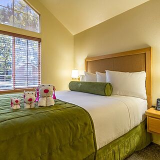 RiverPointe at Napa Valley — Sample bedroom