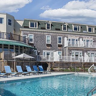Bay Voyage Inn (RI)