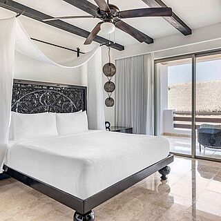 Hilton Vacation Club Cabo Azul Los Cabos — Sample villa bedroom