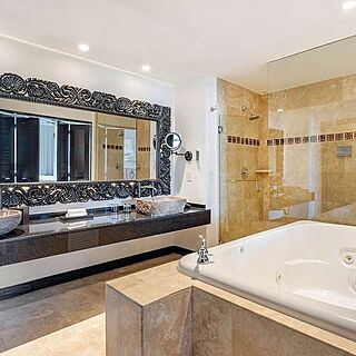 Hilton Vacation Club Cabo Azul Los Cabos — Sample villa bathroom