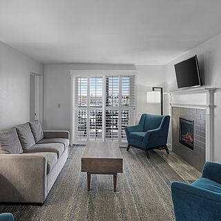 Club Wyndham Newport Onshore — Sample living area