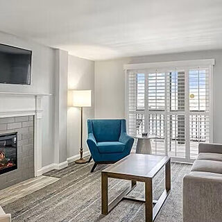 Club Wyndham Newport Onshore — Sample living area