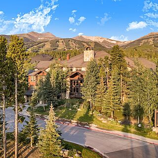 Grand Timber Lodge