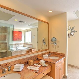 Villa del Arco Beach Resort & Spa — Sample three-bedroom bathroom