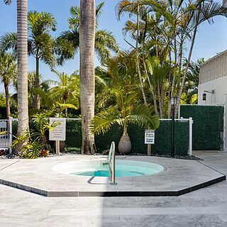 Coconut Bay Resort — Whirlpool hot tub