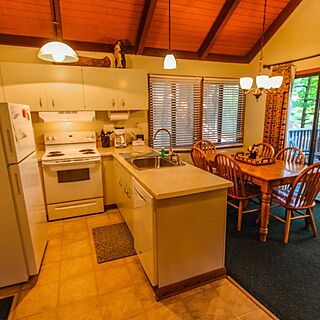 Golf Club Villas at Big Canoe — Sample kitchen