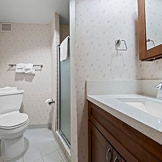 Imperial Hawaii Vacation Club &mdash; Sample bathroom