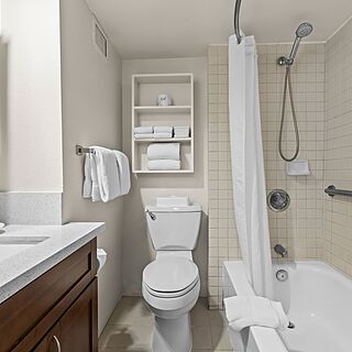 Imperial Hawaii Vacation Club — Sample bathroom