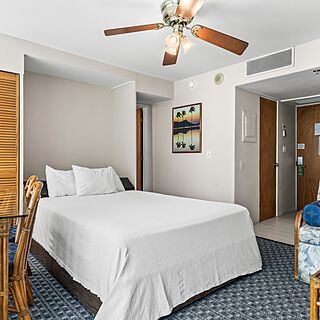 Imperial Hawaii Vacation Club — Sample bedroom