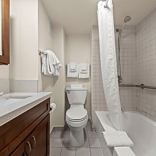 Imperial Hawaii Vacation Club &mdash; Sample bathroom
