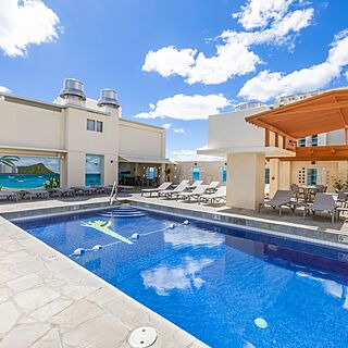 Imperial Hawaii Vacation Club — Outdoor pool