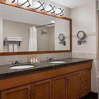 Marriott Grand Residence Club - Lake Tahoe — Sample three-bedroom residence bathroom