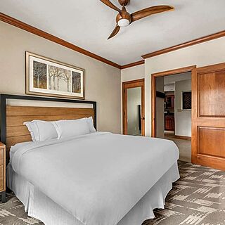 Valdoro Mountain Lodge, a Hilton Grand Vacations Club — Sample suite bedroom