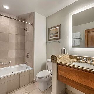 Valdoro Mountain Lodge, a Hilton Grand Vacations Club — Sample suite bathroom