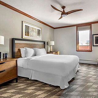 Valdoro Mountain Lodge, a Hilton Grand Vacations Club — Sample suite bedroom
