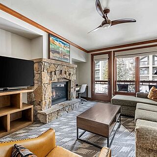 Valdoro Mountain Lodge, a Hilton Grand Vacations Club — Sample suite living area