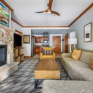 Valdoro Mountain Lodge, a Hilton Grand Vacations Club — Sample suite living area