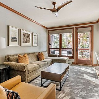 Valdoro Mountain Lodge, a Hilton Grand Vacations Club — Sample suite living area