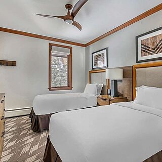 Valdoro Mountain Lodge, a Hilton Grand Vacations Club — Sample suite bedroom