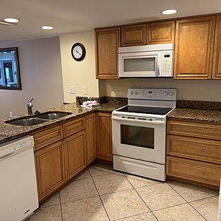 Full kitchen