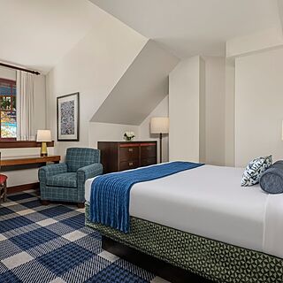 Marriott Grand Residence Club - Lake Tahoe — Sample penthouse bedroom