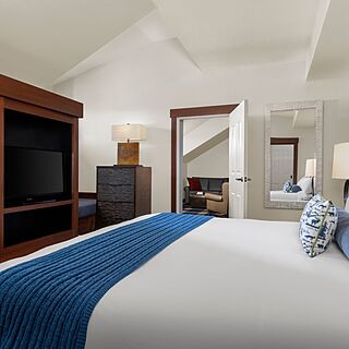 Marriott Grand Residence Club - Lake Tahoe — Sample penthouse bedroom