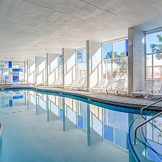 Crown Reef Beach Resort and Waterpark — Indoor pool