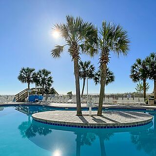 Crown Reef Beach Resort and Waterpark — Outdoor pool