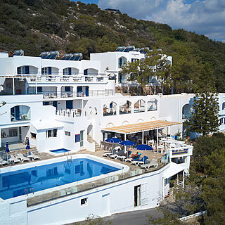 Karma Minoan — Exterior