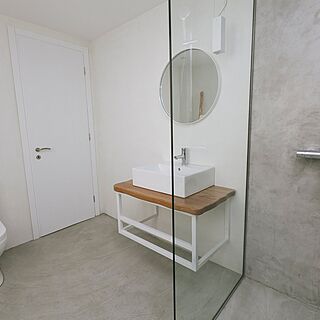 Karma Minoan — Sample bathroom