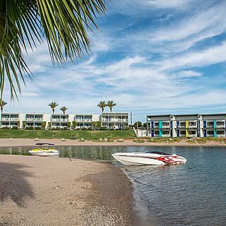 The Nautical Beachfront Resort — Exterior