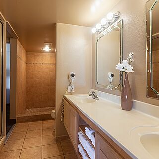 The Nautical Beachfront Resort &mdash; Sample bathroom
