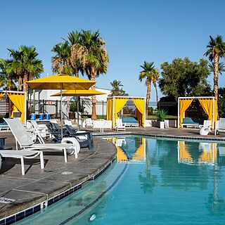 The Nautical Beachfront Resort — Outdoor pool